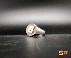 Nhẫn Chữ Cái Mặt Tròn